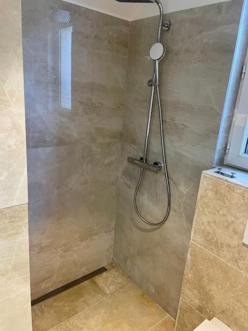 Superbe Appartement Pres De La Plage Et Du Centre Ville Сен-Тропе Экстерьер фото